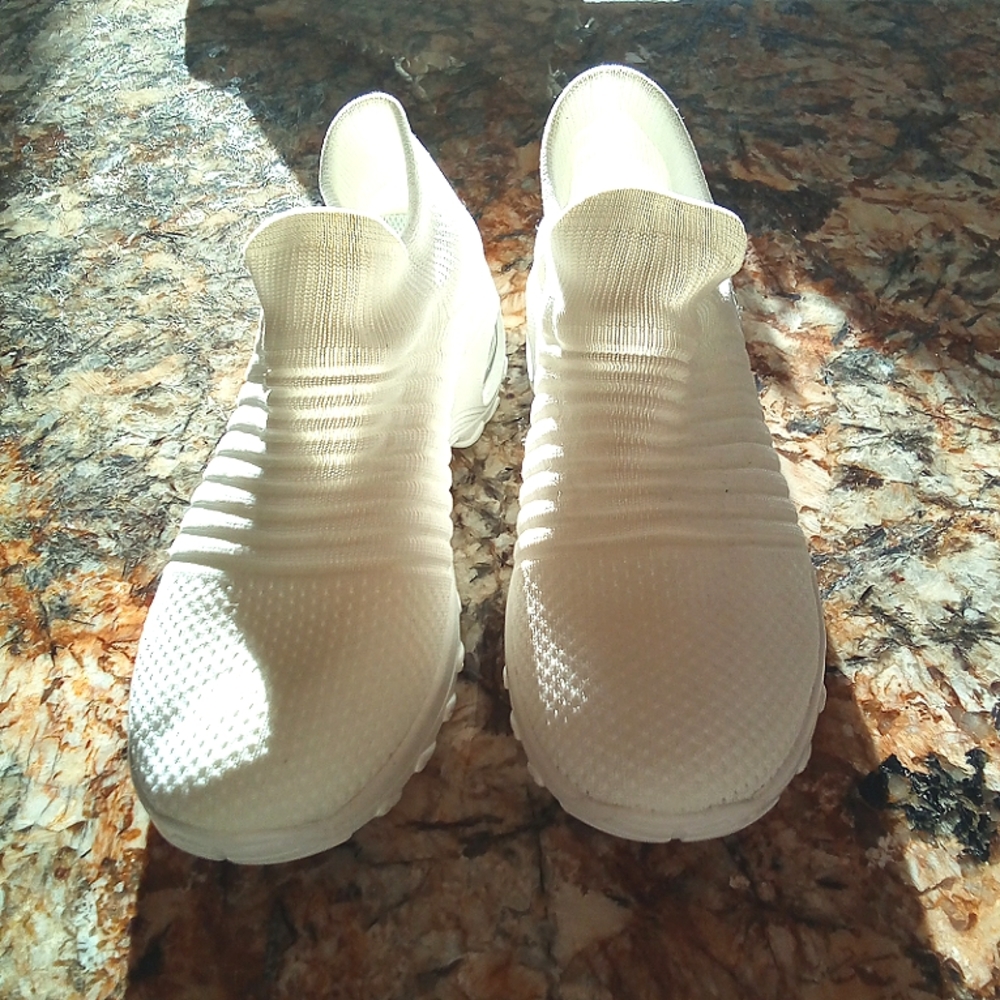 S t o walking shoes, White